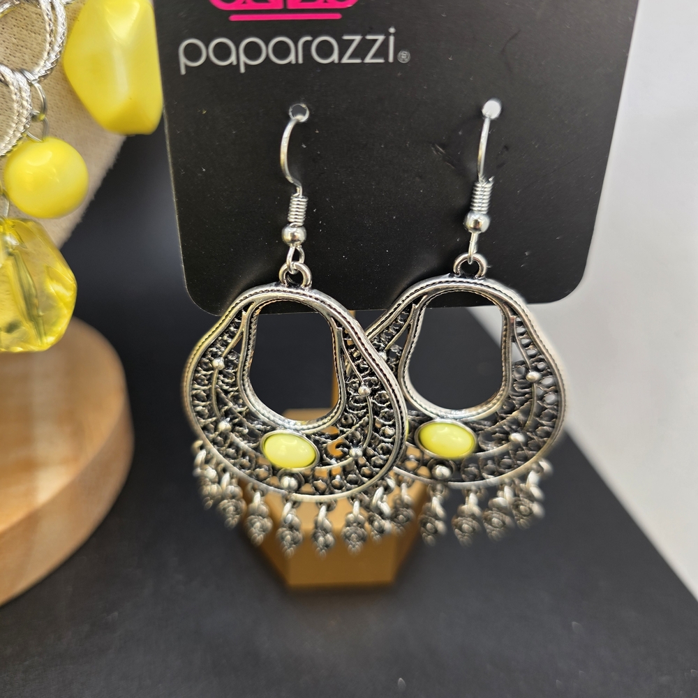 Paparazzi Vibrant Yellow and Silver Necklace Set (2249) - Picture 5 of 5